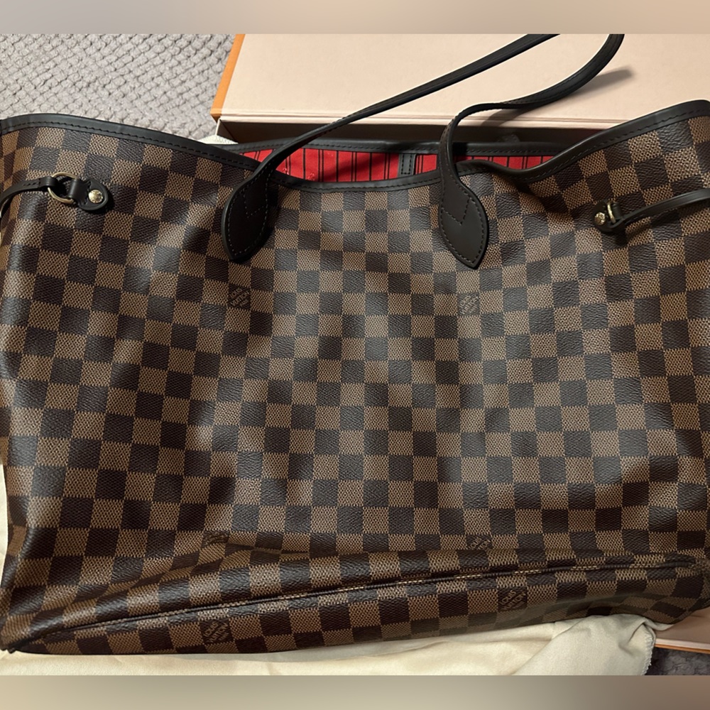 NEW Hardly Used LV Neverfull Damier GM. WITH Pouch, Box, Dustbag, & Organizer